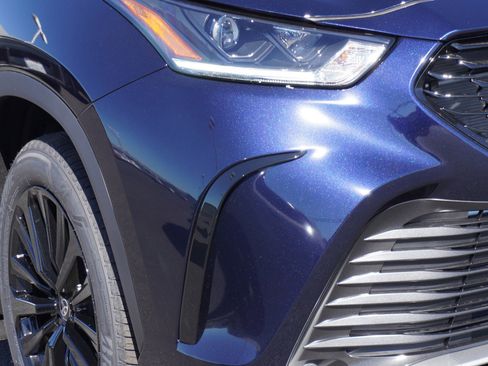 New 2025 Toyota Highlander XSE image 3