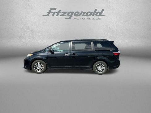 Used 2018 Toyota Sienna XLE image 4