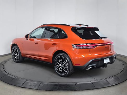 Certified 2025 Porsche Macan image 3