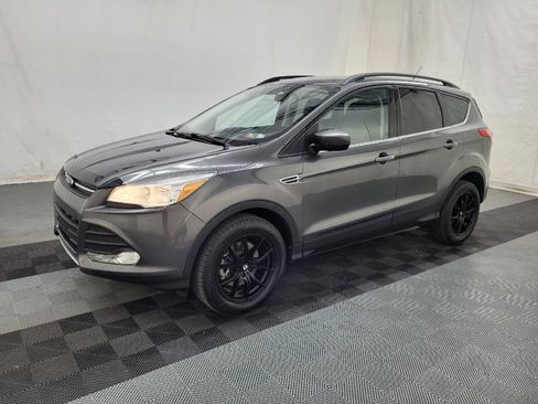 Used 2016 Ford Escape SE w/ Equipment Group 201A AWD/4WD image 2