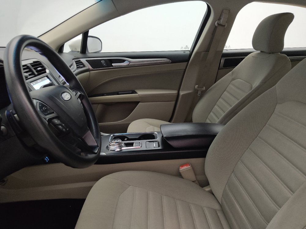 Used 2019 Ford Fusion SE FWD image 17