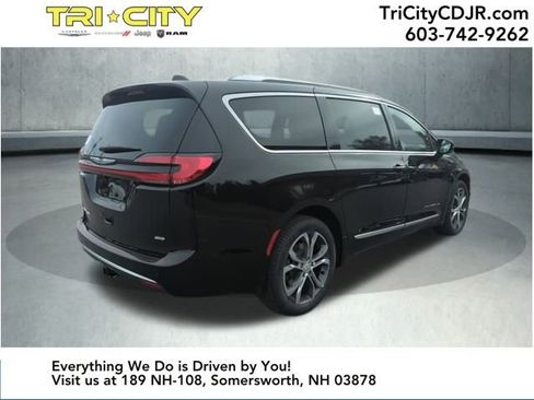 New 2026 Chrysler Pacifica Pinnacle image 5