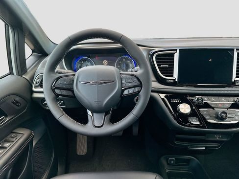 New 2026 Chrysler Pacifica Select w/ S Appearance Package image 21