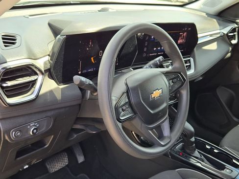 Used 2025 Chevrolet TrailBlazer LT AWD/4WD image 11