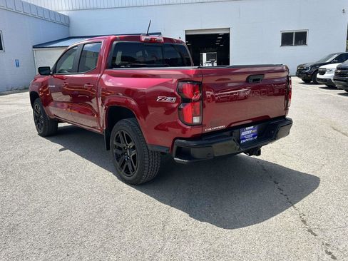 Used 2025 Chevrolet Colorado Z71 w/ Technology Package AWD/4WD image 5