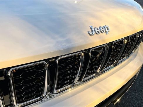 Used 2022 Jeep Grand Cherokee L Limited w/ Luxury Tech Group II image 28