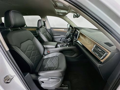 Used 2025 Volkswagen Atlas SE FWD image 33