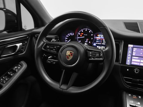 Certified 2024 Porsche Macan AWD/4WD image 30