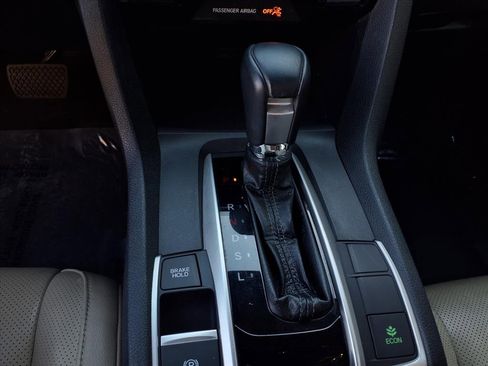 Used 2017 Honda Civic Touring image 10