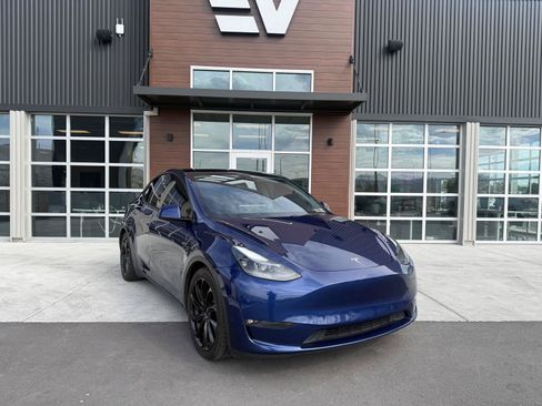 Used 2023 Tesla Model Y Performance AWD/4WD image 2