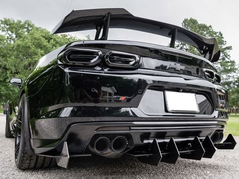 Used 2019 Chevrolet Camaro ZL1 RWD image 18