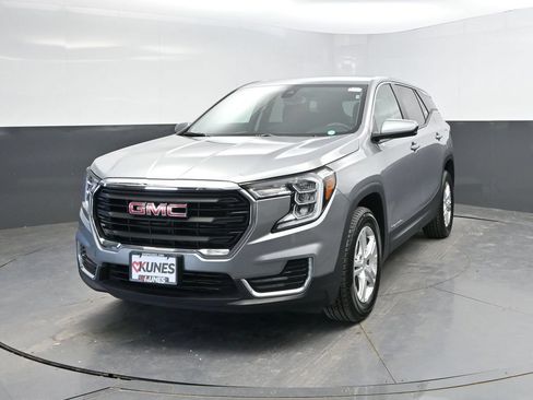 Used 2024 GMC Terrain SLE AWD/4WD image 3