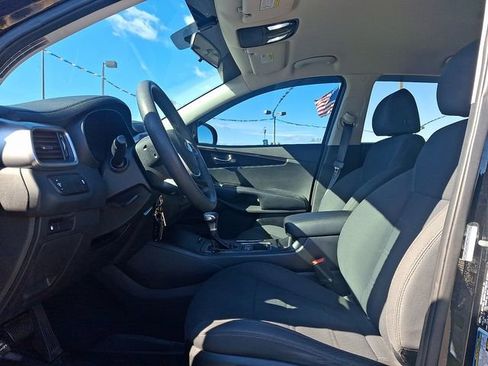 Used 2019 Kia Sorento L image 12
