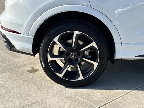 Certified 2025 Audi Q3 2.0T Premium Plus w/ Premium Plus Package image 9