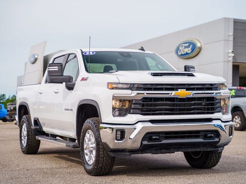 Used 2024 Chevrolet Silverado 2500 LT AWD/4WD image 1