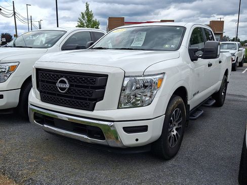 Certified 2023 Nissan Titan SV w/ SV Convenience Package AWD/4WD image 2