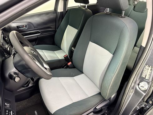 Used 2016 Toyota Prius C Two image 17