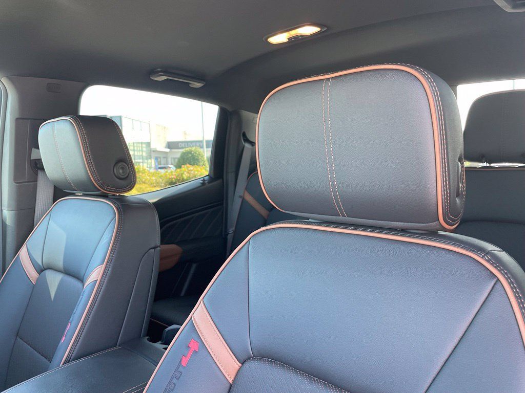 Used 2025 GMC Canyon AT4 w/ Nightfall Edition AWD/4WD image 23