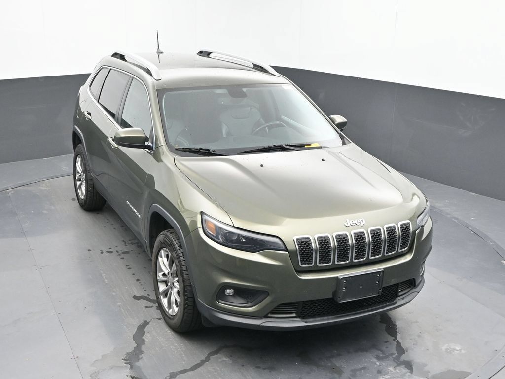 Used 2019 Jeep Cherokee Latitude Plus w/ Comfort/Convenience Group AWD/4WD image 16