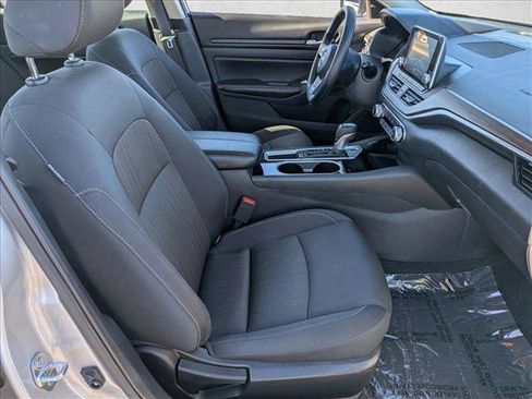 Used 2024 Nissan Altima 2.5 SV image 19