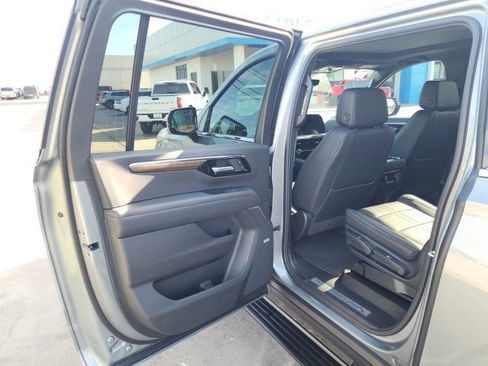 New 2026 Chevrolet Suburban High Country image 25