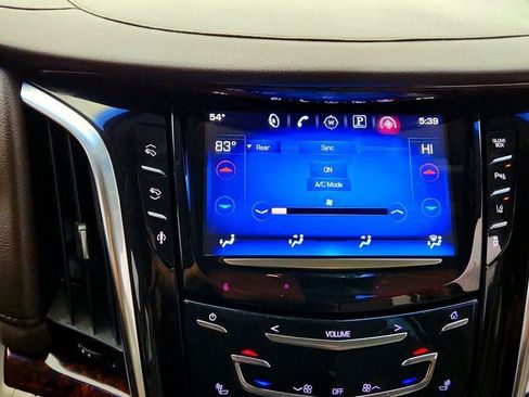 Used 2015 Cadillac Escalade Luxury AWD/4WD image 19