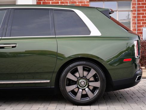 Used 2023 Rolls-Royce Cullinan w/ Cullinan Package image 24