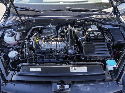 Used 2019 Volkswagen Golf SE image 27