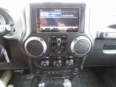 Used 2018 Jeep Wrangler Unlimited Sport image 25