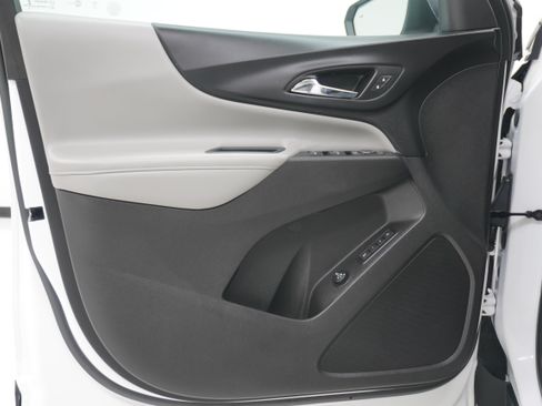 Used 2018 Chevrolet Equinox Premier FWD image 13