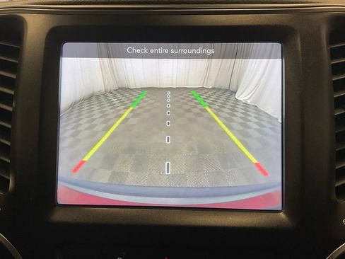 Used 2020 Jeep Cherokee Trailhawk w/ Cold Weather Group AWD/4WD image 14