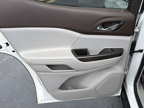 Used 2019 GMC Acadia SLT FWD image 18