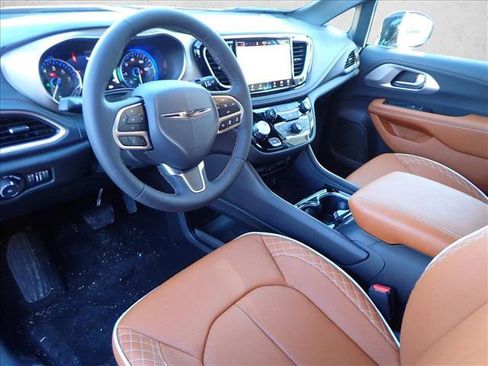 New 2026 Chrysler Pacifica Pinnacle image 13