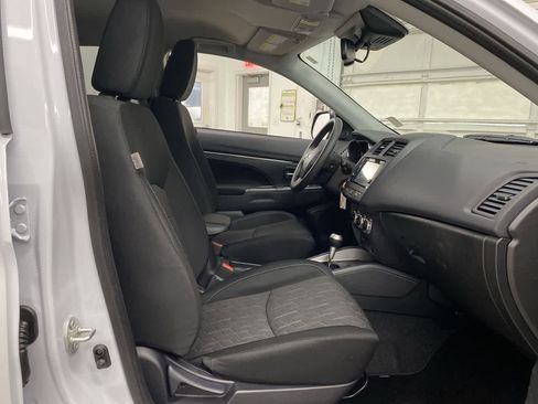 Used 2025 Mitsubishi Outlander Sport ES AWD/4WD image 19