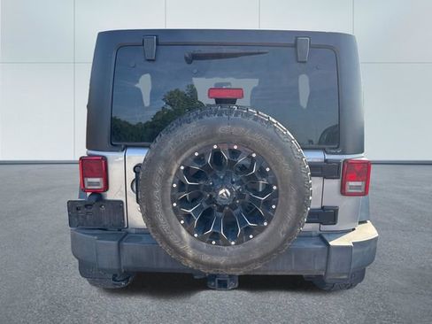 Used 2014 Jeep Wrangler Unlimited Rubicon w/ Connectivity Group AWD/4WD image 3