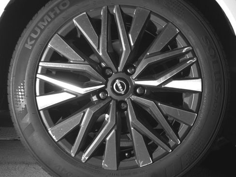 Used 2025 Nissan Altima 2.5 SV FWD image 15