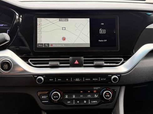 Used 2022 Kia Niro Touring Special Edition FWD image 7