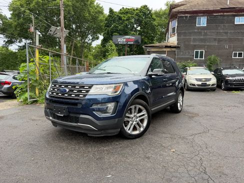 Used 2016 Ford Explorer XLT w/ Equipment Group 202A AWD/4WD image 5