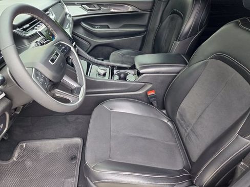 Used 2023 Jeep Grand Cherokee L Laredo RWD image 14