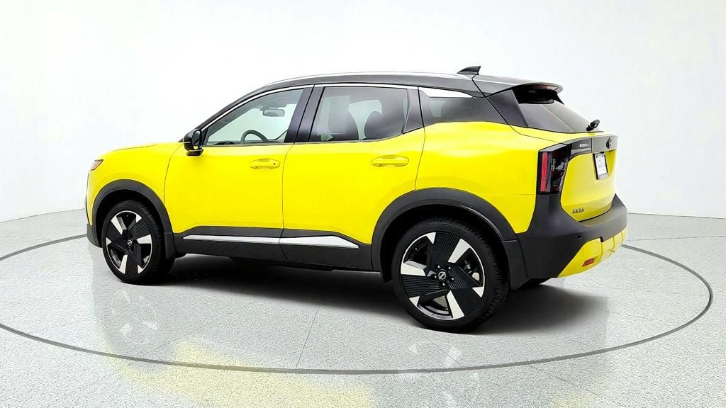 Used 2025 Nissan Kicks SR FWD image 7