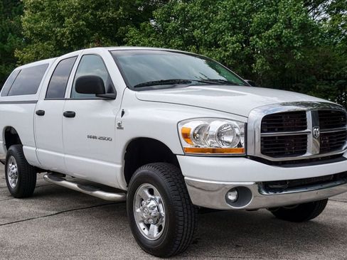 Used 2006 Dodge Ram 2500 Truck SLT w/ Trailer Tow Group AWD/4WD image 2