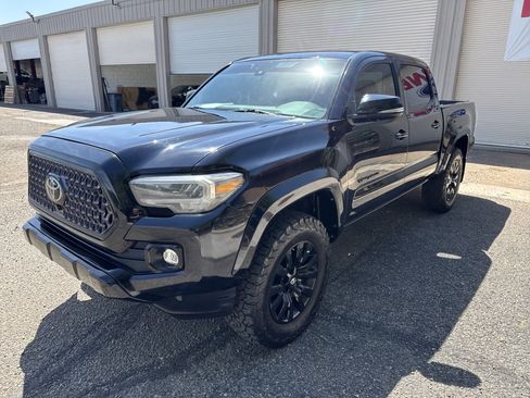 Used 2021 Toyota Tacoma Limited w/ Nightshade Package AWD/4WD image 4