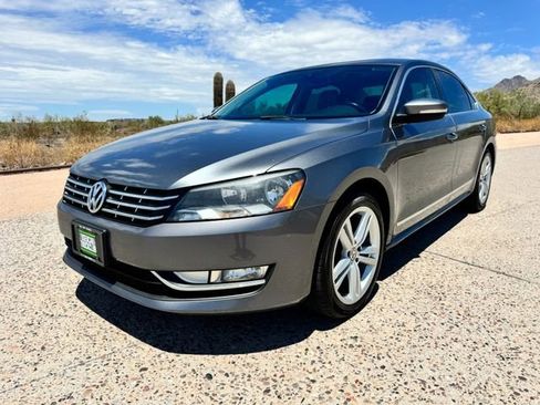 Used 2014 Volkswagen Passat TDI SE image 4