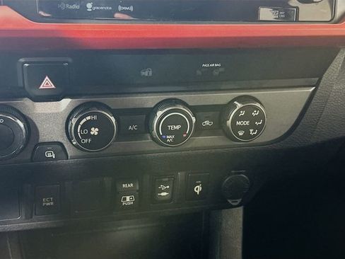 Used 2019 Toyota Tacoma TRD Sport image 18