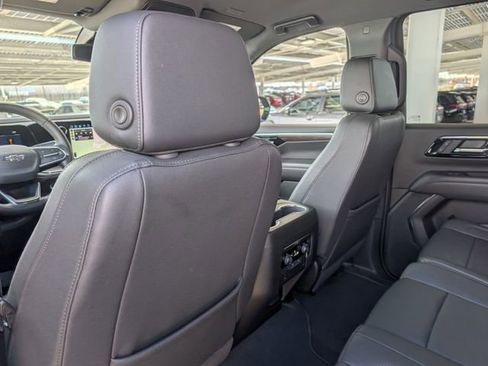 Used 2025 Chevrolet Suburban Z71 image 23