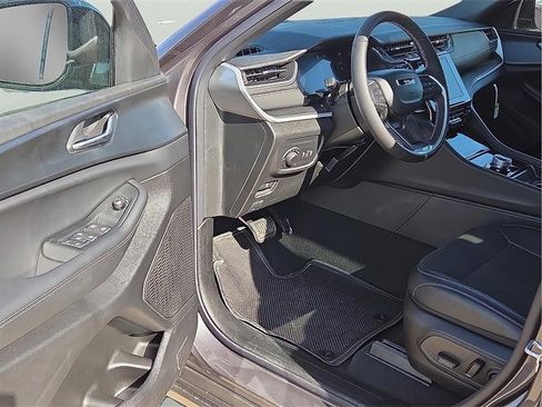 New 2025 Jeep Grand Cherokee L Altitude image 10