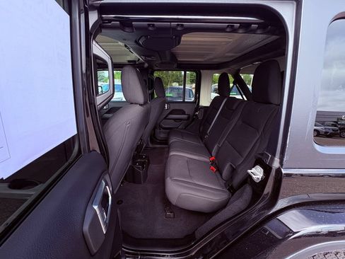 Used 2021 Jeep Wrangler Unlimited Sahara w/ Uconnect 4C Nav & Sound Group AWD/4WD image 20