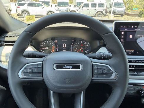 Used 2025 Jeep Compass Limited w/ Sun & Sound Group AWD/4WD image 31