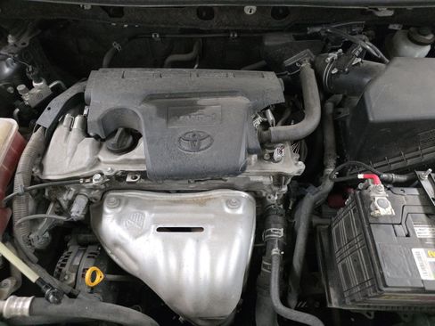 Used 2018 Toyota RAV4 LE FWD image 14