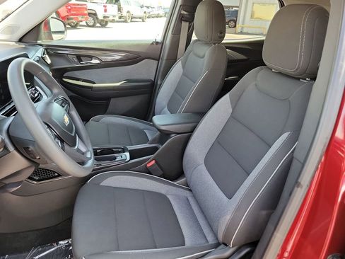 Used 2025 Chevrolet TrailBlazer LT FWD image 16
